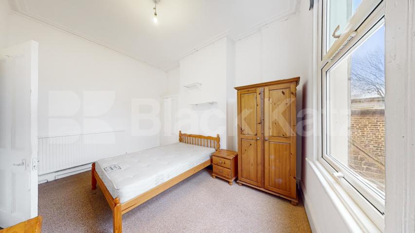			4 Bedroom, 1 bath, 1 reception Flat			 Shepherds Bush Road, Hammersmith
